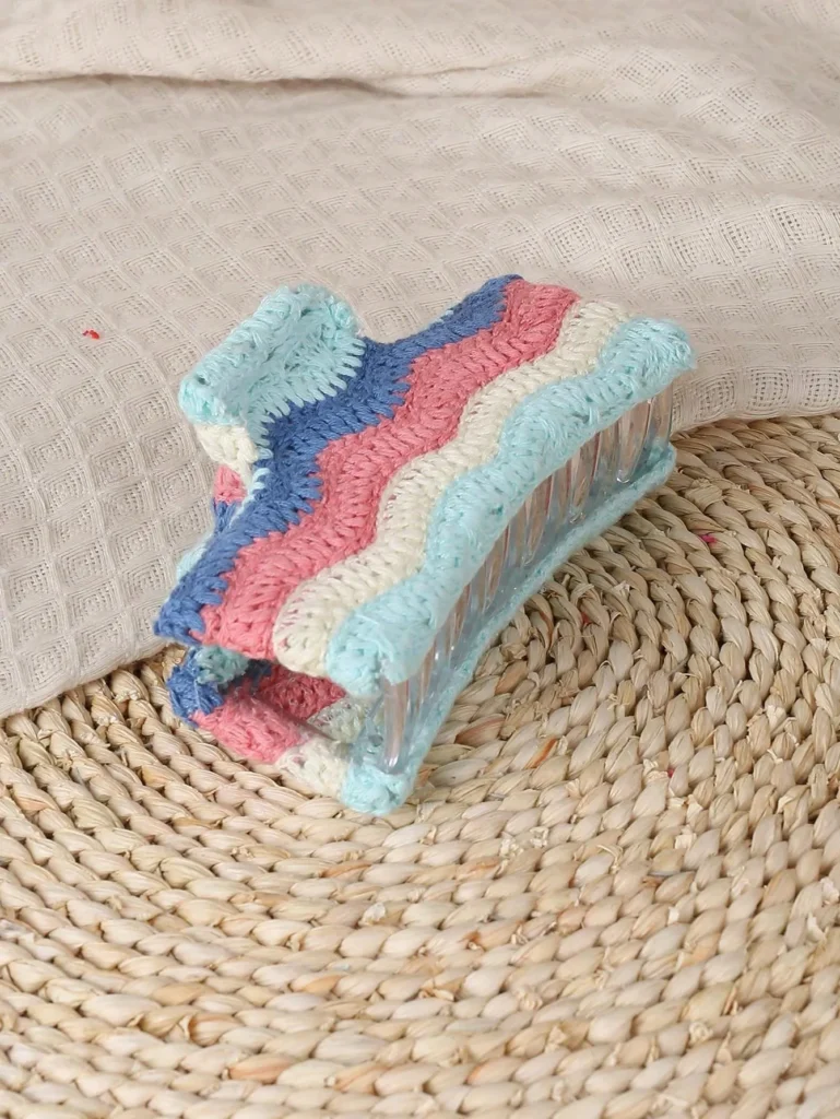 Knitted hairpin