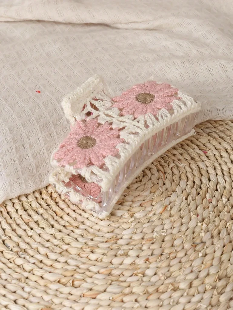 Knitted hairpin