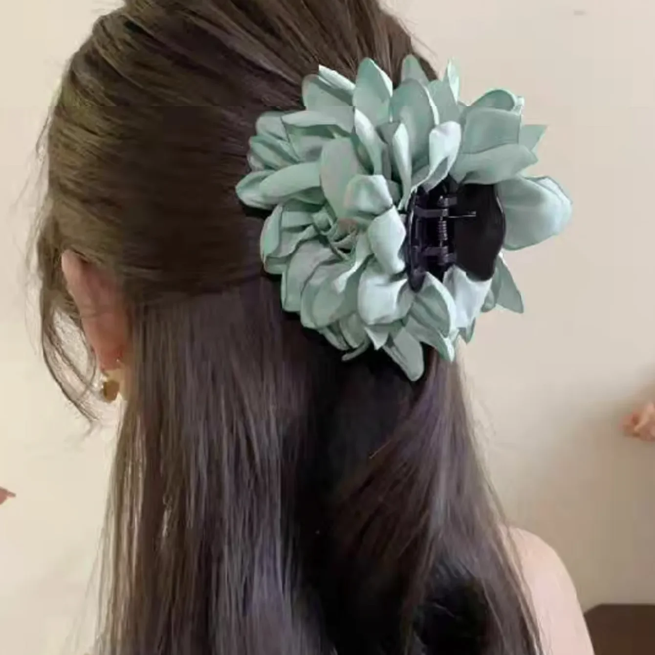 Multi-layer rose hair claws