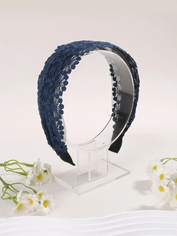 Wide wavy headband