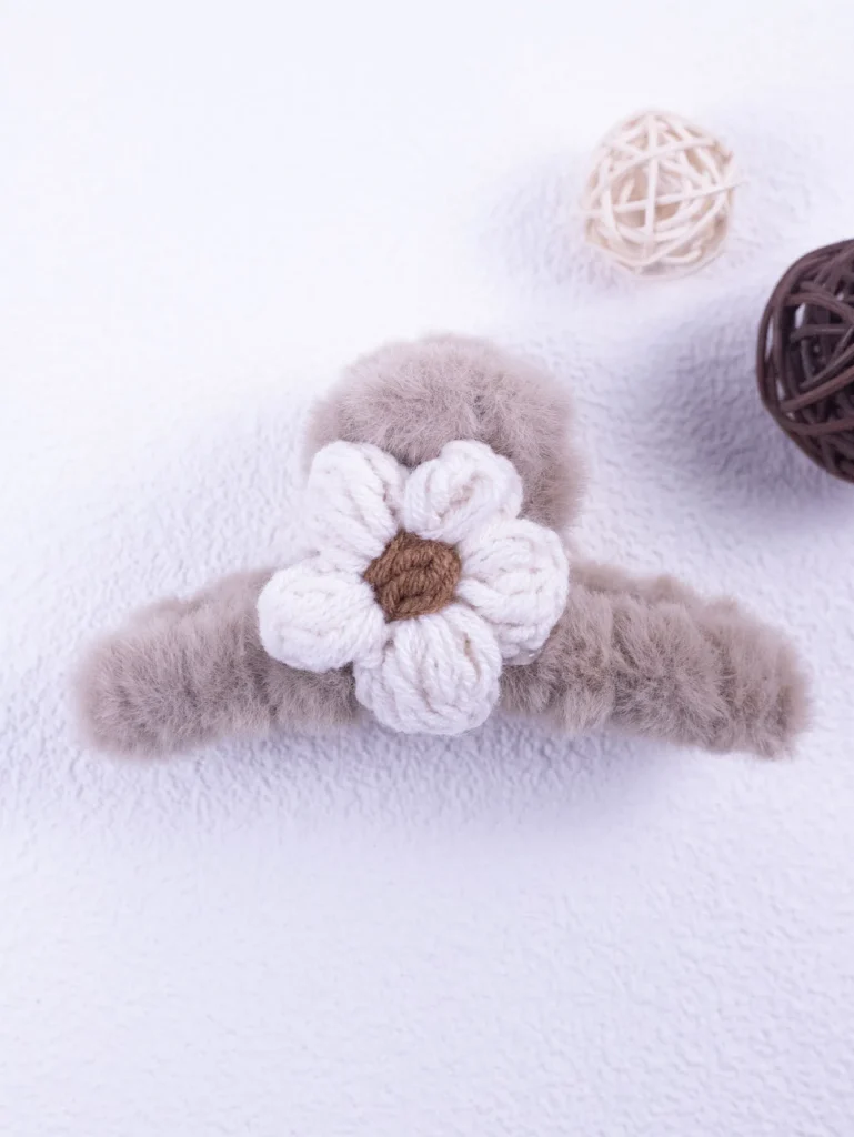 Plush knitted hair claws