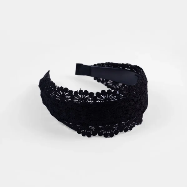Wide wavy headband