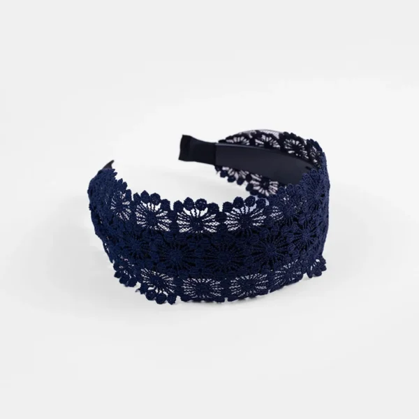 Wide wavy headband