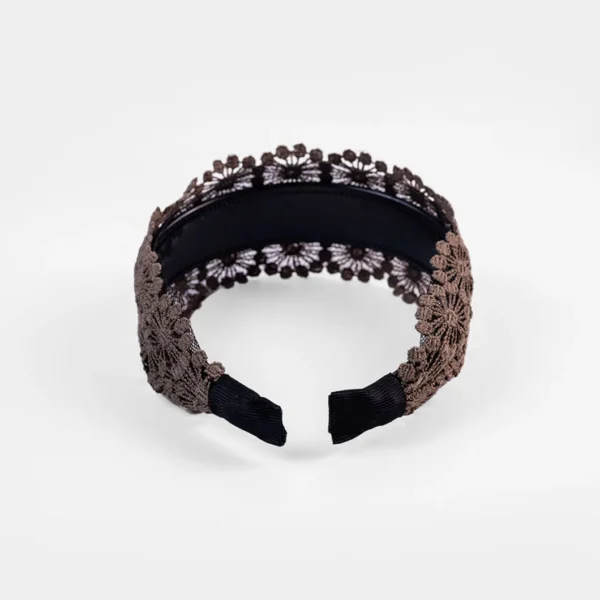Wide wavy headband